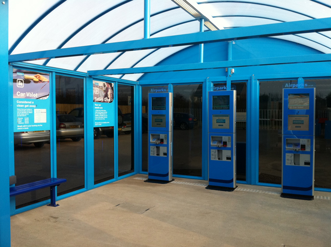 This 2 metre tall kiosk, comes with lower interactive 19'' display and a second, higher passive 19'' display for advertising purposes. At the rear of the unit a large passive of interactive third screen could replace the static advertisment area.